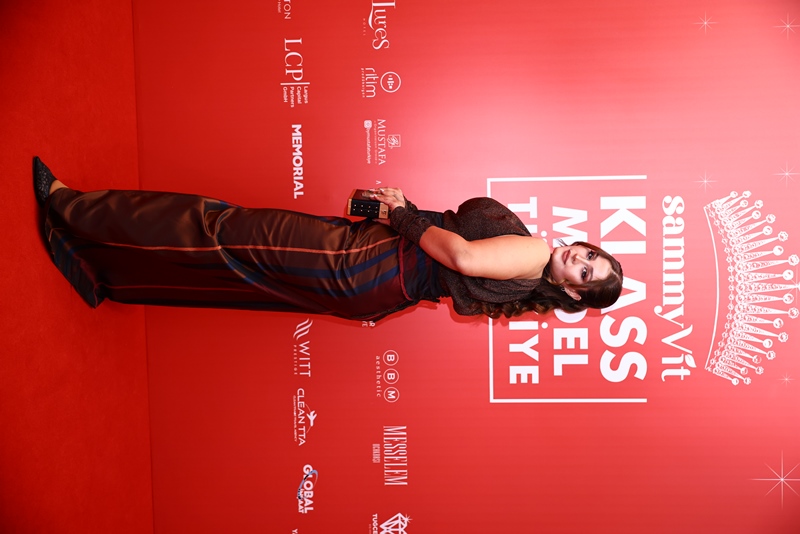 Sammyvit Klass Model Türkiye 2025 :  Ünlü �simler K�rm�z� Hal� ��kl���yla Oscar Gecesini Aratmad�